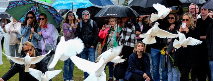 Doves are released during a commemoration ceremony to mark the 20th anniversary of the Bali bombings, at Coogee Beach in Sydney on October 12, 2022. (Photo by DAVID GRAY / AFP) (Photo by DAVID GRAY/AFP via Getty Images)